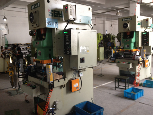 拉伸模具怎么拉出來的產品大小不一樣